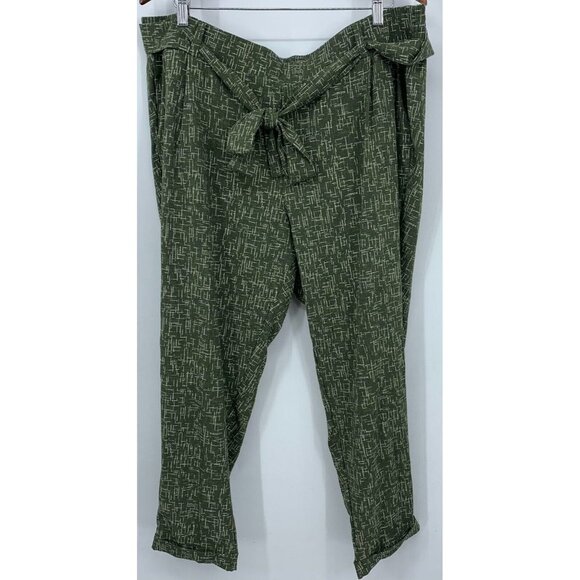 Torrid Pants Plus Size 2 2X Green Print Crop Tapered Leg Tie Belt Women NWT New - Picture 1 of 8